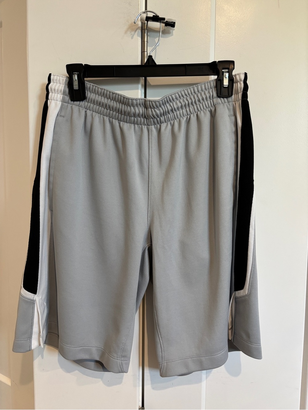 Jordan Men's Gray Athletic Shorts with Black Side Panels. Size L